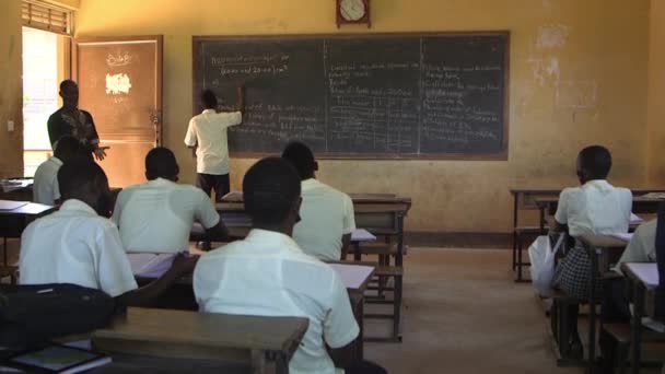 Neidentifikovaní Studenti Ochranných Maskách Kvůli Pandemii Koronaviru Střední Škole Maranatha — Stock video