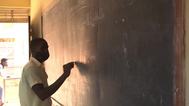 Neznámý Student Ochranné Masce Kvůli Pandemii Koronaviru Střední Škole Maranatha — Stock video