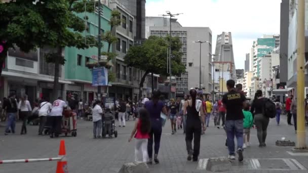 Oidentifierade Personer Flesta Med Skyddsmasker Grund Viruset Covid Boulevard Sabana — Stockvideo