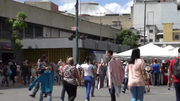 Pessoas Não Identificadas Maioria Com Máscaras Protetoras Por Causa Vírus — Vídeo de Stock