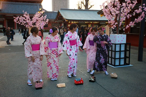 Tokyo Japan March 2014 Young Japanese Women Wearing Traditional Dress — Stock Photo, Image