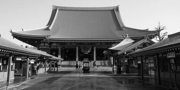 東京都 3月23日 浅草寺の未確認観光客2014年3月23日東京都浅草寺は浅草のシンボルであり 日本で最も有名な寺院の1つです — ストック写真