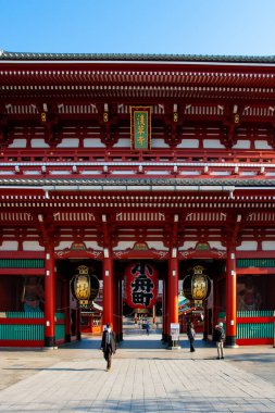 Senso-ji Tapınağı 'nın 24 Mart 2014 tarihinde Asakusa, Tokyo, Japonya' daki binalarından biri. Senso-ji Tapınağı, Japonya 'nın en ünlü tapınaklarından Asakusa' nın sembolüdür..