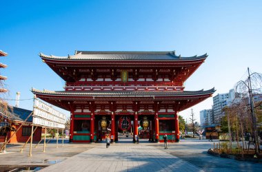 Senso-ji Tapınağı 'nın 24 Mart 2014 tarihinde Asakusa, Tokyo, Japonya' daki binalarından biri. Senso-ji Tapınağı, Japonya 'nın en ünlü tapınaklarından Asakusa' nın sembolüdür..