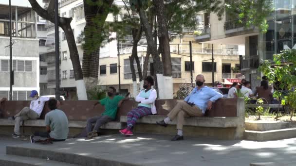 Pessoas Não Identificadas Maioria Com Máscaras Protetoras Por Causa Vírus — Vídeo de Stock