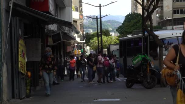 Pessoas Não Identificadas Maioria Com Máscaras Protetoras Por Causa Vírus — Vídeo de Stock