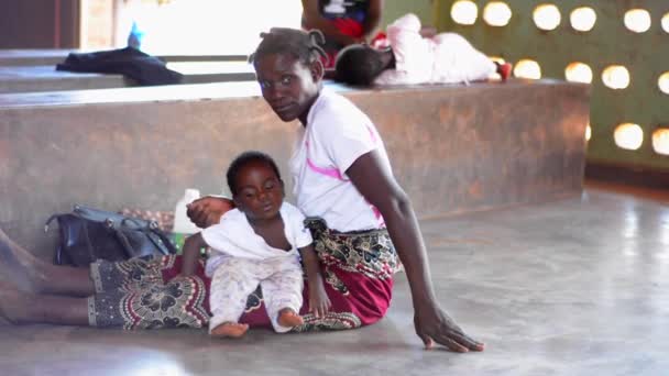 Femme Enfant Non Identifiés Centre Santé Siyaludzu Hôpital District Balaka — Video