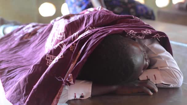 2020年11月 东非马拉维南部巴拉卡Siyaludzu保健中心 巴拉卡地区医院 的不明身份者 — 图库视频影像