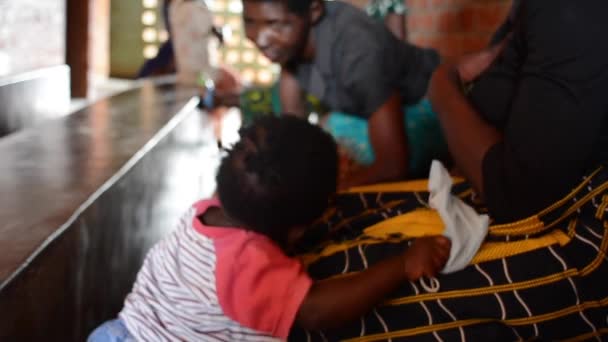 Femme Enfant Non Identifiés Centre Santé Siyaludzu Hôpital District Balaka — Video