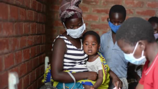 Mujer Niño Identificados Centro Salud Siyaludzu Hospital Del Distrito Balaka — Vídeo de stock