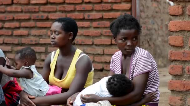 Niezidentyfikowane Kobiety Słuchające Prezentacji Pracowników Służby Zdrowia Nanjiri Obrzeżach Lilongwe — Wideo stockowe