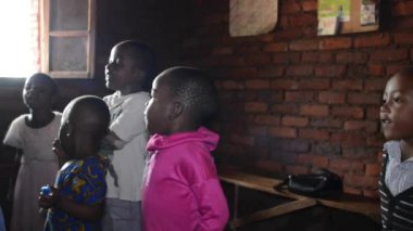 19 Aralık 2020 'de Lilongwe, Malawi' de Nanjiri 'de bir anaokulunda kimliği belirsiz çocuklar.