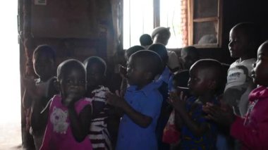 19 Aralık 2020 'de Lilongwe, Malawi' de Nanjiri 'de bir anaokulunda kimliği belirsiz çocuklar.