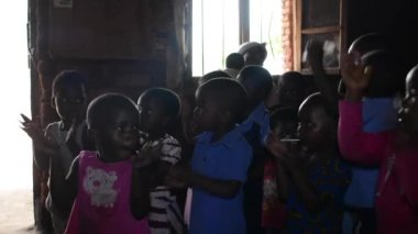 19 Aralık 2020 'de Lilongwe, Malawi' de Nanjiri 'de bir anaokulunda kimliği belirsiz çocuklar.