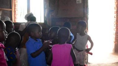 19 Aralık 2020 'de Lilongwe, Malawi' de Nanjiri 'de bir anaokulunda kimliği belirsiz çocuklar.