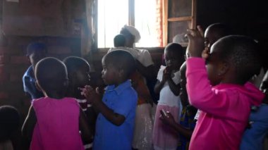 19 Aralık 2020 'de Lilongwe, Malawi' de Nanjiri 'de bir anaokulunda kimliği belirsiz çocuklar.