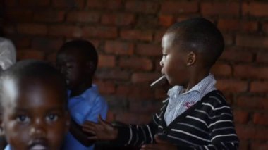 19 Aralık 2020 'de Lilongwe, Malawi' de Nanjiri 'de bir anaokulunda kimliği belirsiz çocuklar.