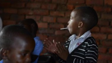 19 Aralık 2020 'de Lilongwe, Malawi' de Nanjiri 'de bir anaokulunda kimliği belirsiz çocuklar.