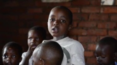 19 Aralık 2020 'de Lilongwe, Malawi' de Nanjiri 'de bir anaokulunda kimliği belirsiz çocuklar.