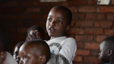 19 Aralık 2020 'de Lilongwe, Malawi' de Nanjiri 'de bir anaokulunda kimliği belirsiz çocuklar.