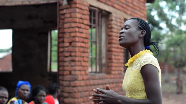 Mujeres Identificadas Escuchando Una Presentación Trabajadores Salud Nanjiri Las Afueras — Vídeo de stock