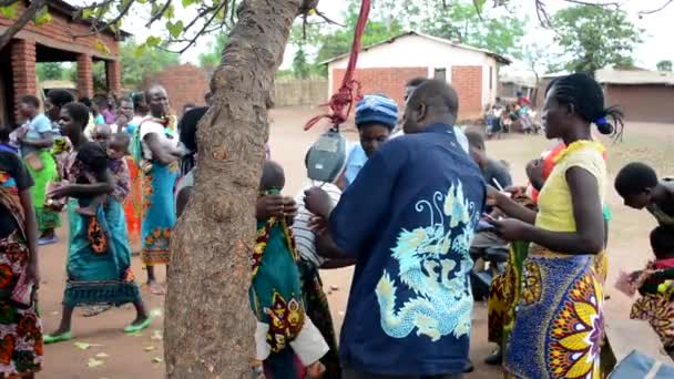 Неизвестные Измеряющие Вес Детей Нанджири Окраине Лилонгве Малави Декабря 2020 — стоковое видео