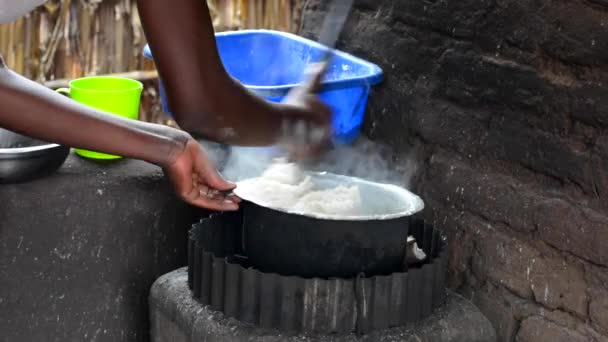 Mujer Identificada Cocinando Alimentos Nanjiri Las Afueras Lilongwe Malawi Diciembre — Vídeo de stock