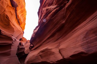 Antilop Kanyonu, Page, Arizona, ABD yakınlarında. Antilop Kanyonu, Amerika 'nın güneybatısındaki en çok ziyaret edilen ve en çok fotoğraflanan kanyondur..