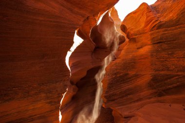 Antilop Kanyonu, Page, Arizona, ABD yakınlarında. Antilop Kanyonu, Amerika 'nın güneybatısındaki en çok ziyaret edilen ve en çok fotoğraflanan kanyondur..