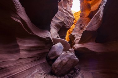 Antilop Kanyonu, Page, Arizona, ABD yakınlarında. Antilop Kanyonu, Amerika 'nın güneybatısındaki en çok ziyaret edilen ve en çok fotoğraflanan kanyondur..