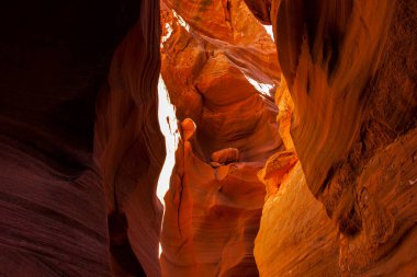 Antilop Kanyonu, Page, Arizona, ABD yakınlarında. Antilop Kanyonu, Amerika 'nın güneybatısındaki en çok ziyaret edilen ve en çok fotoğraflanan kanyondur..