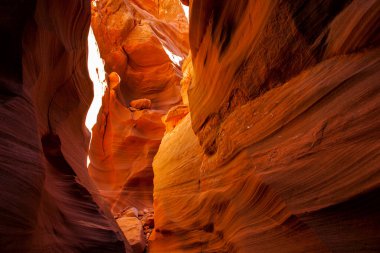 Antilop Kanyonu, Page, Arizona, ABD yakınlarında. Antilop Kanyonu, Amerika 'nın güneybatısındaki en çok ziyaret edilen ve en çok fotoğraflanan kanyondur..