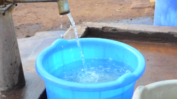 マラウィのバラカ市にあるシヤルドゥズ保健センター バラカ地区病院 2020年11月に水が飛び散る — ストック動画