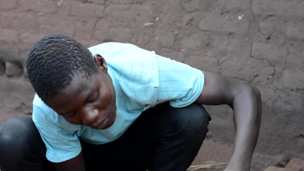 Dedza Malawi Aralık 2020 Kimliği Belirsiz Genç Bir Adam Tuğla — Stok video