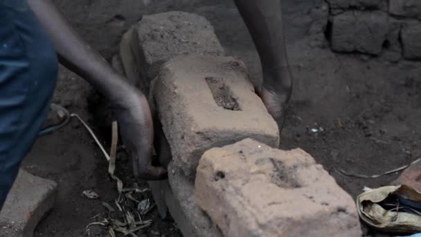 Niezidentyfikowany Młodzieniec Budujący Mur Murowany Dedzy Malawi Grudnia 2020 — Wideo stockowe