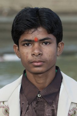 Chhas 'taki kimliği belirsiz Hindu çocuk (Hindu dini festivali) 8 Kasım 2013' te Hindistan 'ın Bihar eyaletinde Raxaul' da kutlanıyor.