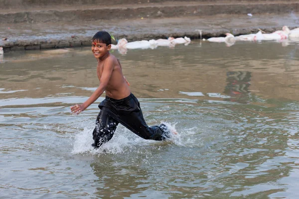 Raxaul India Nov Niezidentyfikowany Indyjski Chłopiec Występujący Hinduskim Festiwalu Chhata — Zdjęcie stockowe