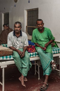 Sundarpur, Hindistan - Kasım 2013: Sundarpur, Bihar State, Hindistan 'da yerel bir cüzzam hastanesinde kimliği belirsiz Hintli cüzzamlı hastalar