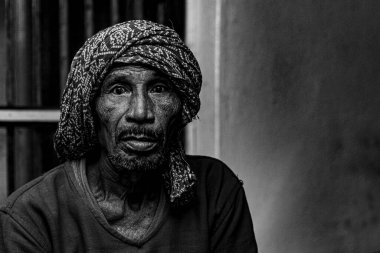 RAXAUL, INDIA: Raxaul, Bihar State, Hindistan 'da tanımlanamayan Hintli adam, Kasım 2013