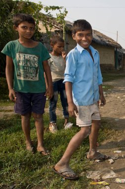 RAXAUL, INDIA: Tanımlanamayan Hintli çocuklar, Kasım 2013 Raxaul, Bihar, Hindistan