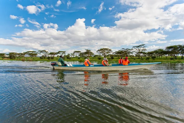 Kimliği Belirsiz Turistler Kenya Daki Naivasha Gölü Nde Tekne Gezisinde — Stok fotoğraf