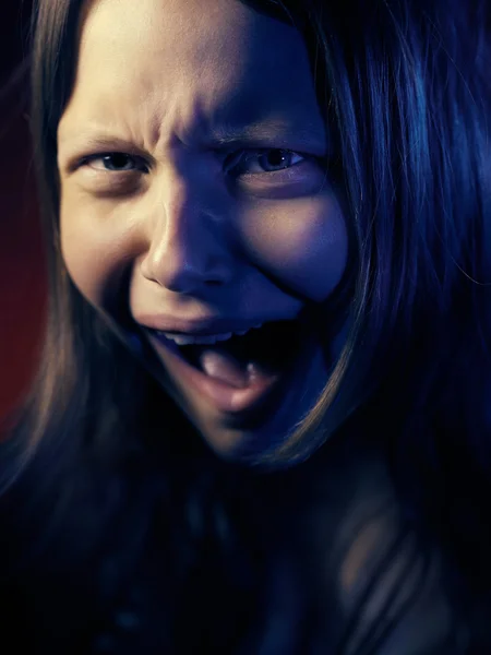 Retrato de uma menina adolescente psicopata . — Fotografia de Stock