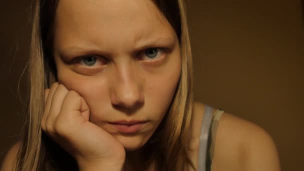 Sad teen girl thinking of something. 4K UHD — Stock Video