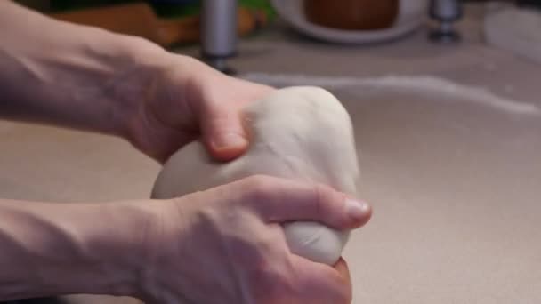 Os processos de fazer comida em uma cozinha, 4K UHD — Vídeo de Stock