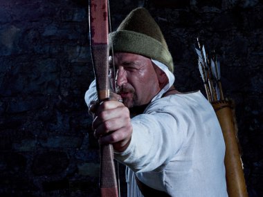 Ortaçağ archer bir yay ve ok ile