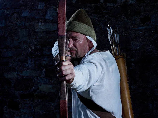 Medieval archer with a bow and arrows — Stock Photo, Image