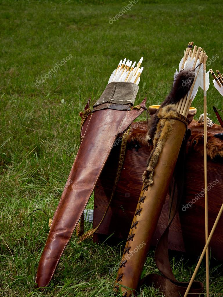 古い中世の弓と矢 — ストック写真 © dontcut #120159024, image size:768x1024