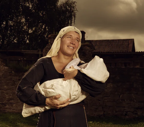 Porträt einer Mutter und eines Kindes in mittelalterlicher Kleidung — Stockfoto