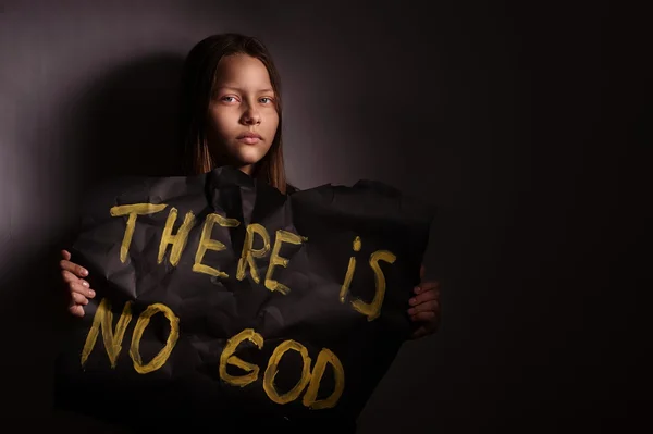 Ateo giovanissima ragazza holding un banner con il iscrizione — Foto Stock