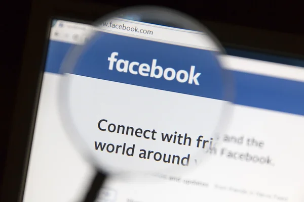 Facebook website under a magnifying glass — Stock Photo, Image